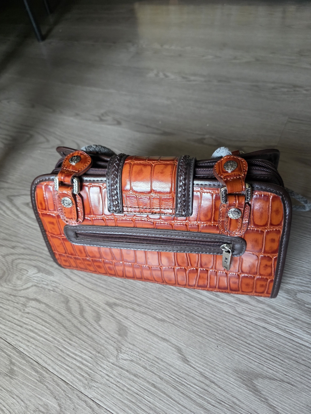 "Bolso M.C. vintage style with multiple compartments and heart detail" - Picture 3 of 10